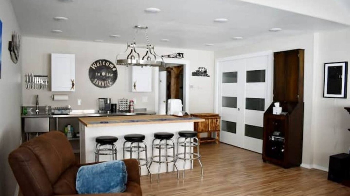 Sumpter Apartment | SAS - The Sawmill, Cozy 1 bdrm, Pets Welcome!