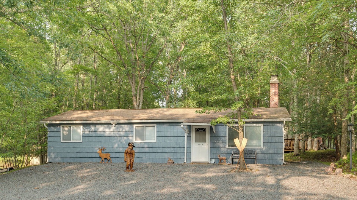 Albrightsville Cottage | 'Sasquatch Inn' Albrightsville Cottage with Deck