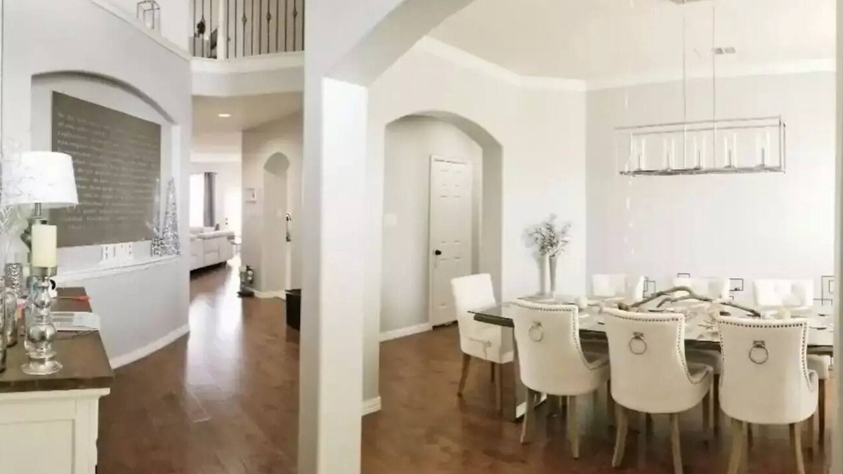 Frisco House | Sass It Up & Paint The Town