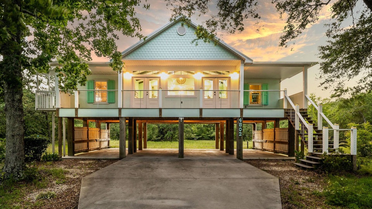 Ocean Springs House | Sassy Seas Hideaway Rest-Relax-Recharge: 2BR, 2BA & Balcony Near Ocean Springs