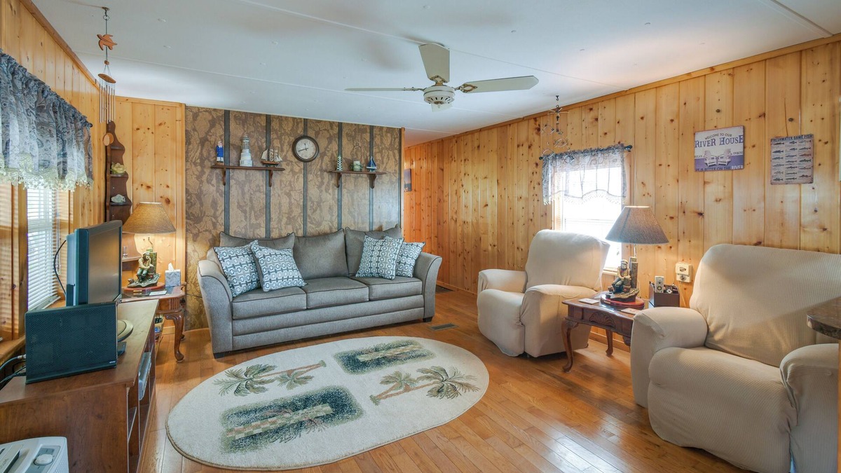 Satsuma House | Satsuma Home w/Fire Pit + Dunns Creek Access!