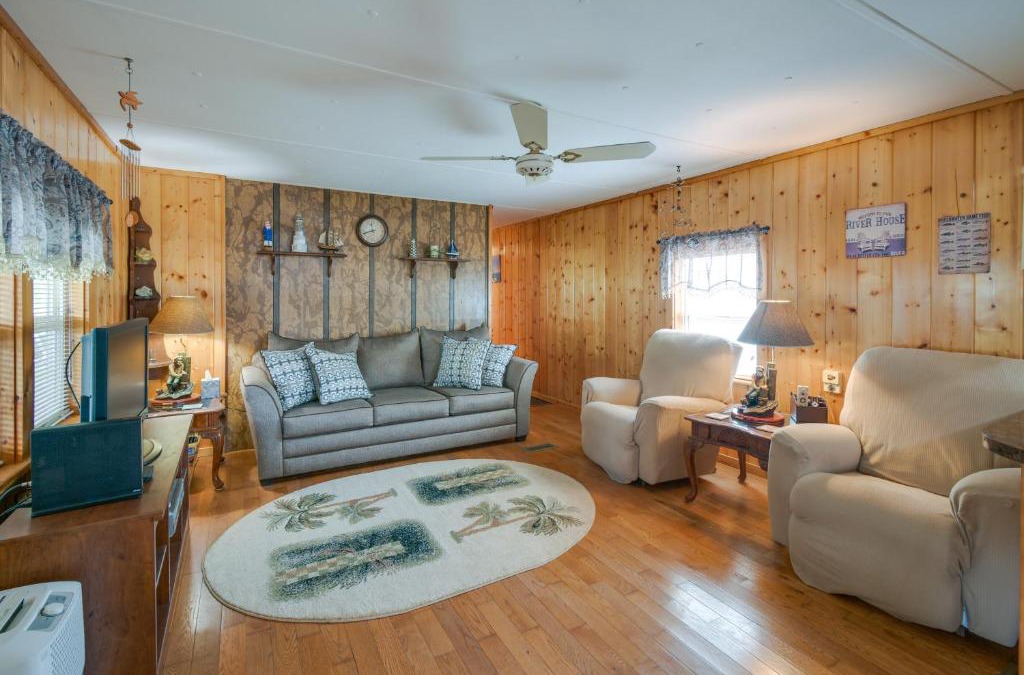 Satsuma House | Satsuma Home with Fire Pit and Dunns Creek Access!