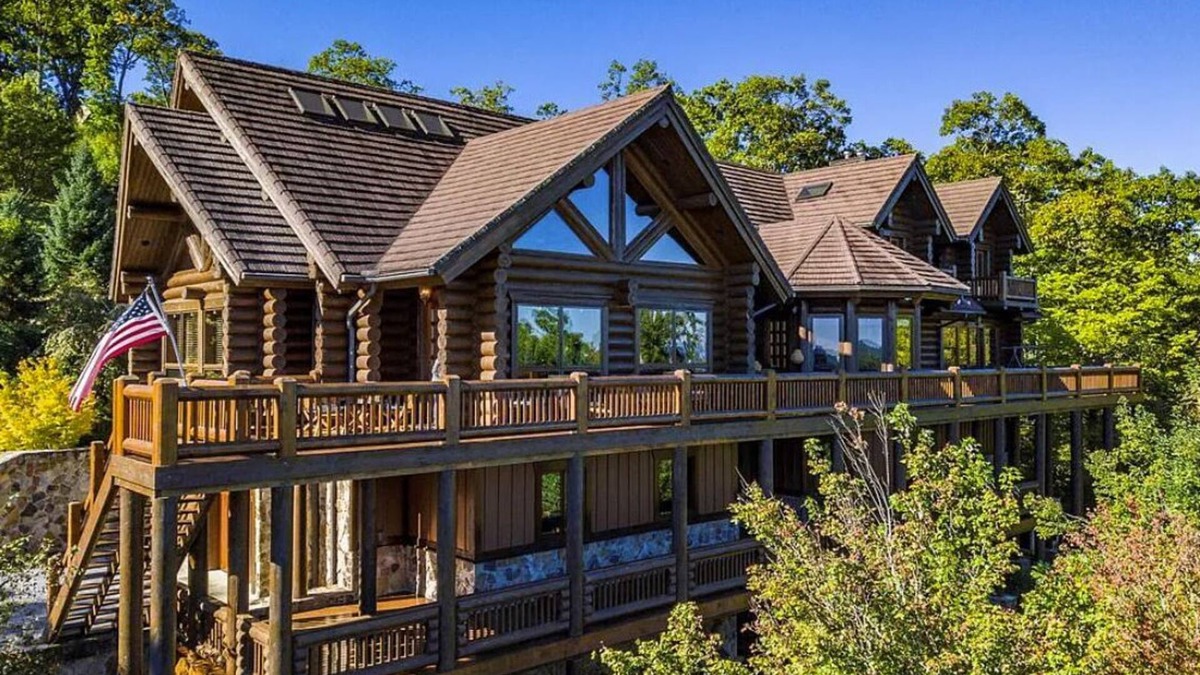 Highlands Cabin | Satulah Vista: Luxe cabin with stunning views minutes from downtown Highlands