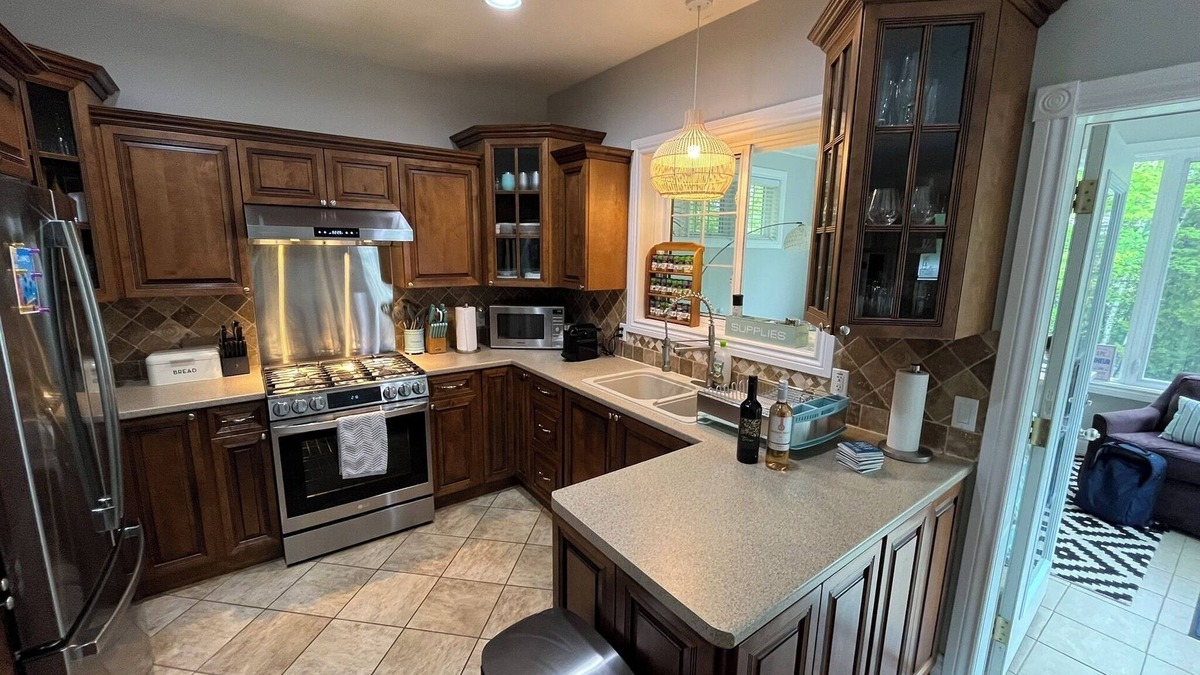 Sauble Beach House | Sauble Beach Retreat. Family-friendly & privacy! 5-min away from the beach