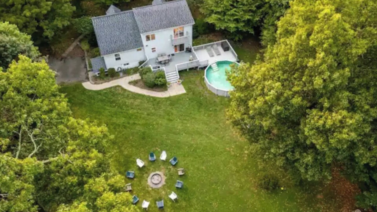 Mount Marion House | Saugerties private 4BR w/Pool, hot tub, firepit & fitness room