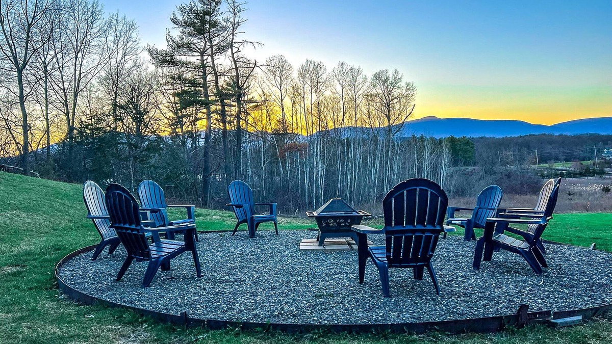 Saugerties House | Saugerties Retreat 1 min walking from HITS, 7 BRs