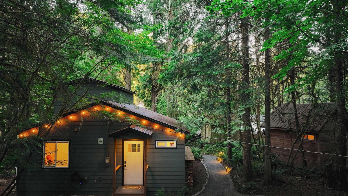 Darrington Cabin | Sauk River Cabins - Hot tub - Firepit