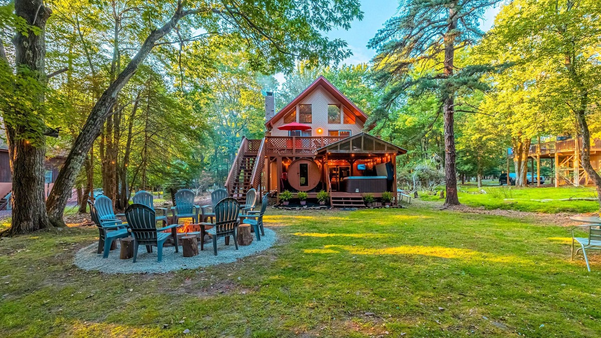 Lake Harmony Estates Cabin | Sauna & 2-Story Deck: Luxe Poconos Chalet