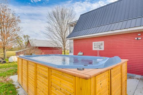 Smithshire House | Sauna and Private Hot Tub Kirkwood Farmhouse!
