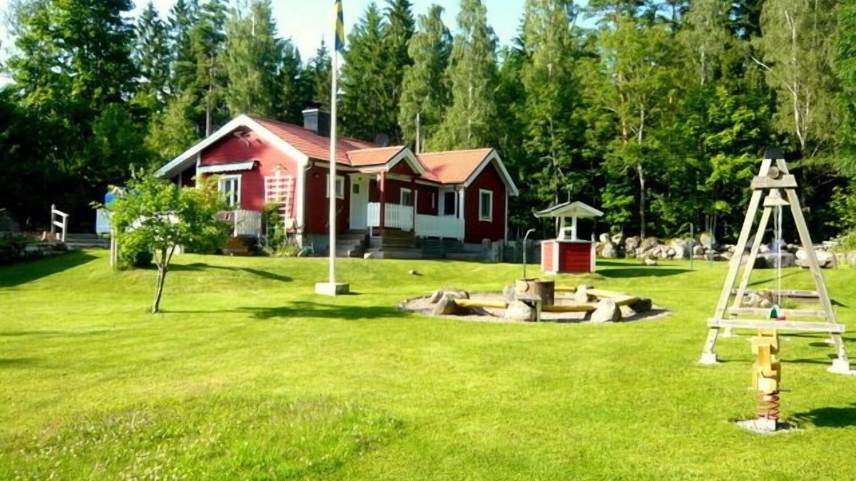 Nybro House | Sauna, boat, fiber optic connection, barbecue area, child-friendly, football goal
