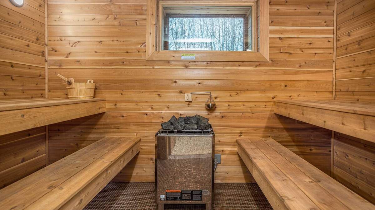 Brook Park Cabin | Sauna & Cabin 1 Hour North of the Twin Cities!