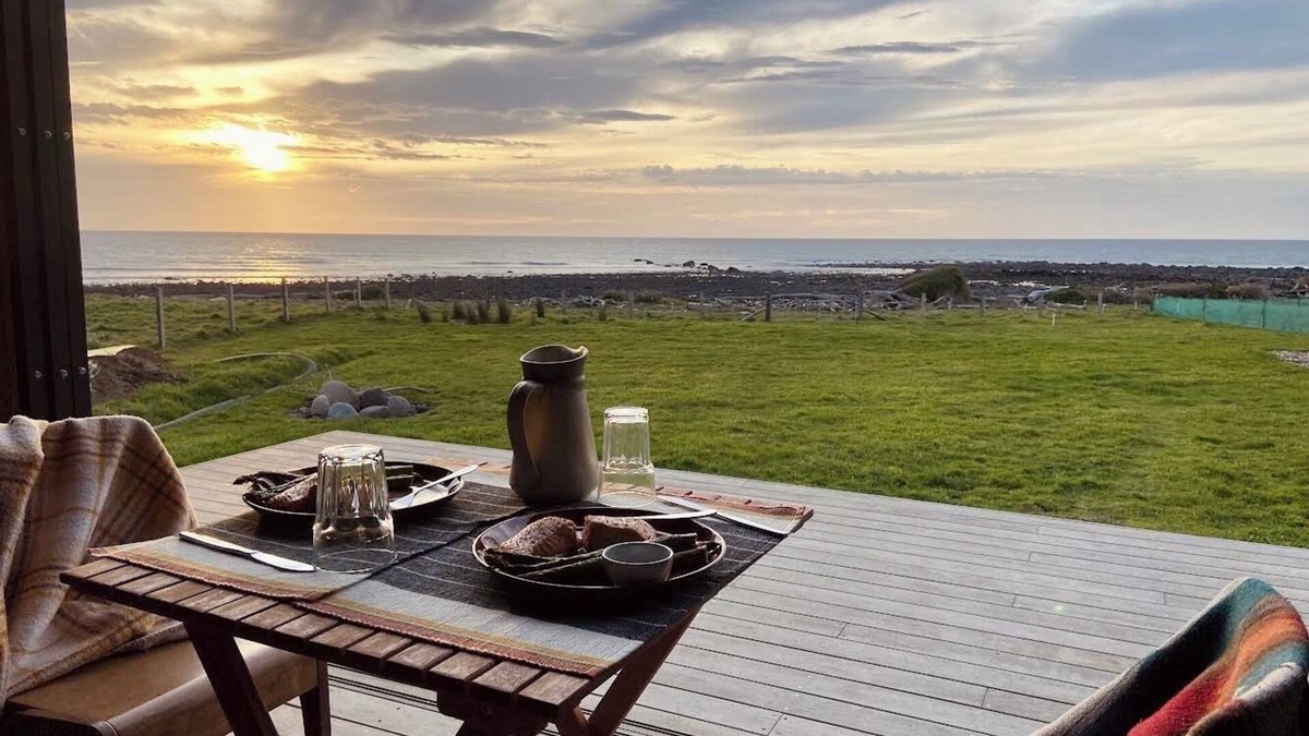Warea House | Sauna, seafront, and architecture steps away from the Tasman Sea