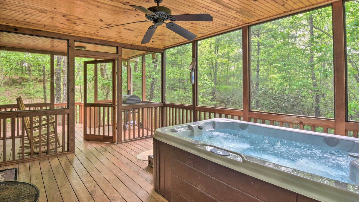 Helen Cabin | Sautee Mountain Retreat at ‘The Rendezvous’