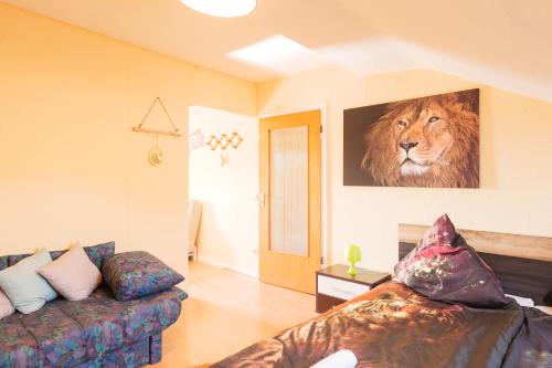 Neudorf-Nord Apartment | - Savanna Lodge Deluxe with Exclusive Design - Apartment 75sqm - Central Location - Terrace with View - Completely Renovated 2024 with Smart TV & Netflix - Separate Kitchen - Free Parking - Near Airport & Train