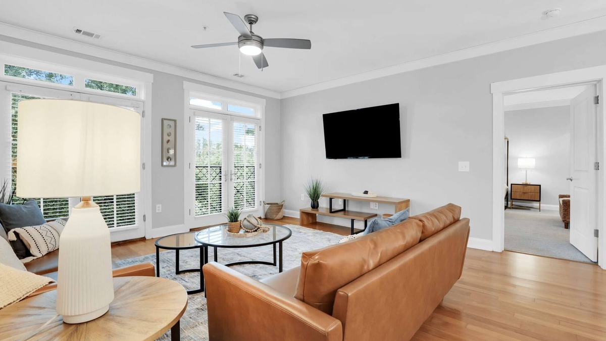 Old West Broad Neighborhood Apartment | Savannah Residences|Private Parking|5BR/4BA