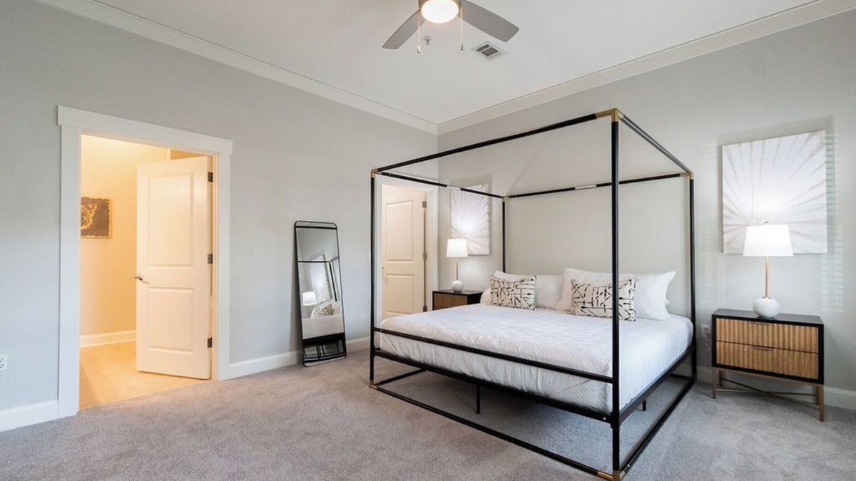 Old West Broad Neighborhood Apartment | Savannah Residences