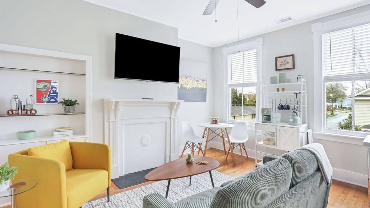 Midtown Apartment | Savannah Retro Loft - Thomas Square
