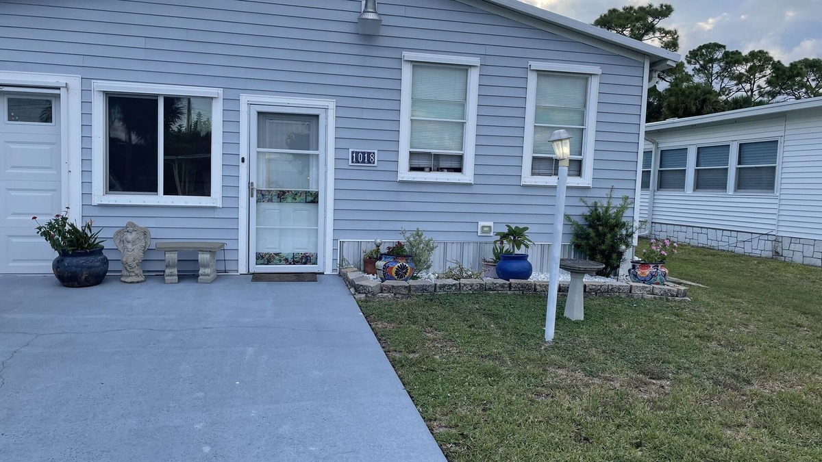 Barefoot Bay House | Savannah Smiles