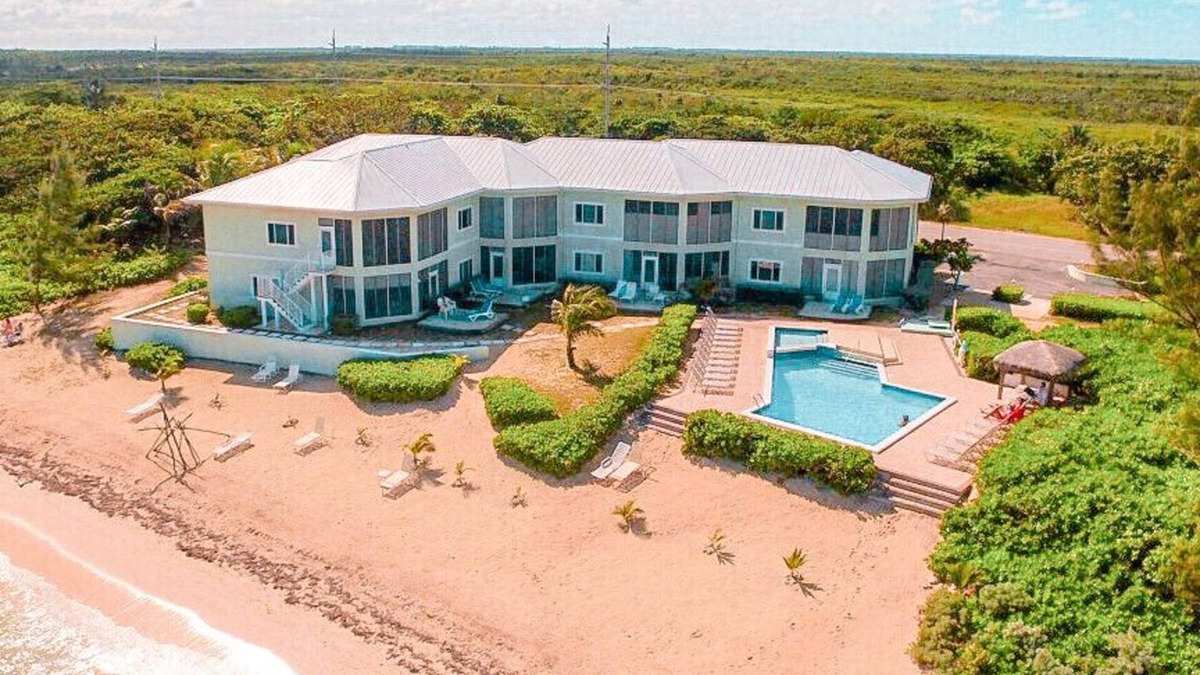 North Side Condo | SAVE 10% - Coco Sands - 2 bed, 2 bath, beachfront, sea view condo in Rum Point
