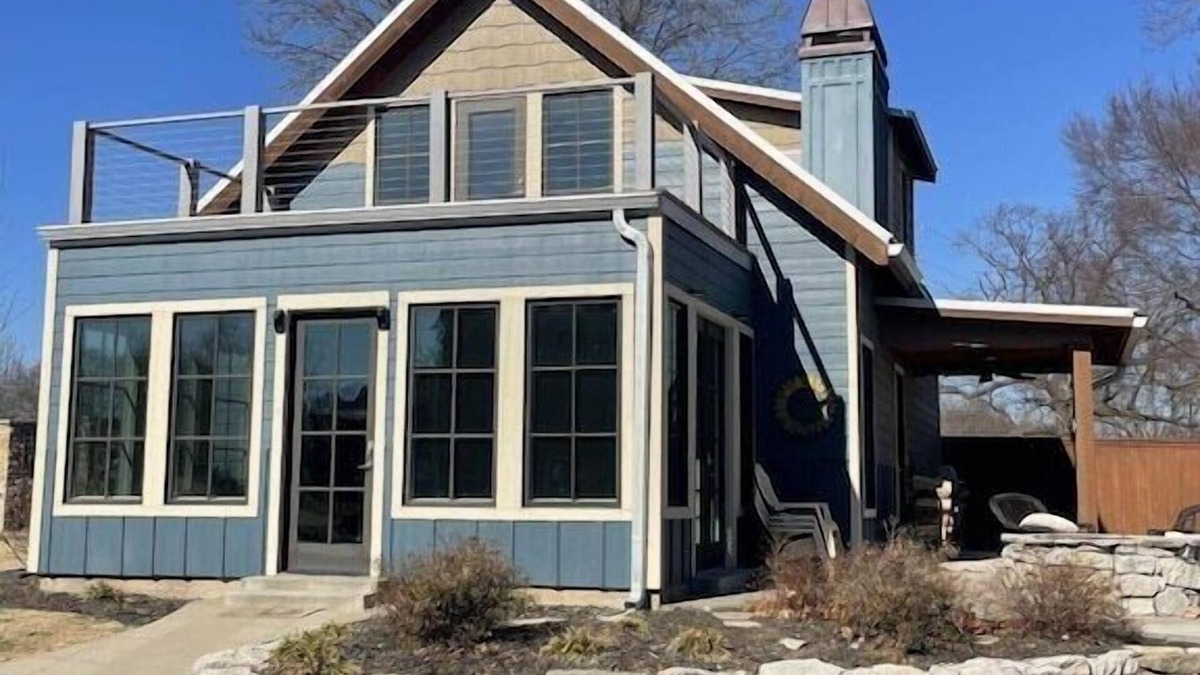 Vinita House | Save 10% off 3 Night Stay! Beautiful Cottage w/great Lake views, pool, hot tub!