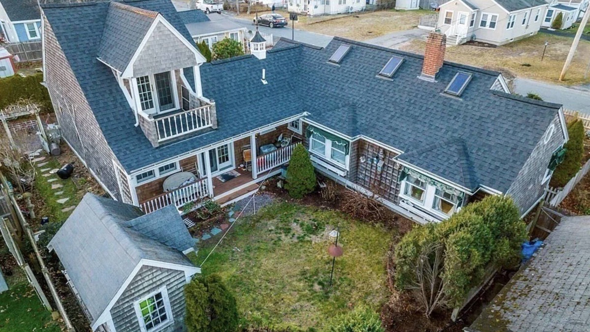 Wareham Center House | Save 10% on Fall Stays - Book by Nov 21!