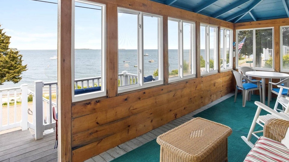 Kingston House | Save 10% on Fall Stays - Book by Nov 21!