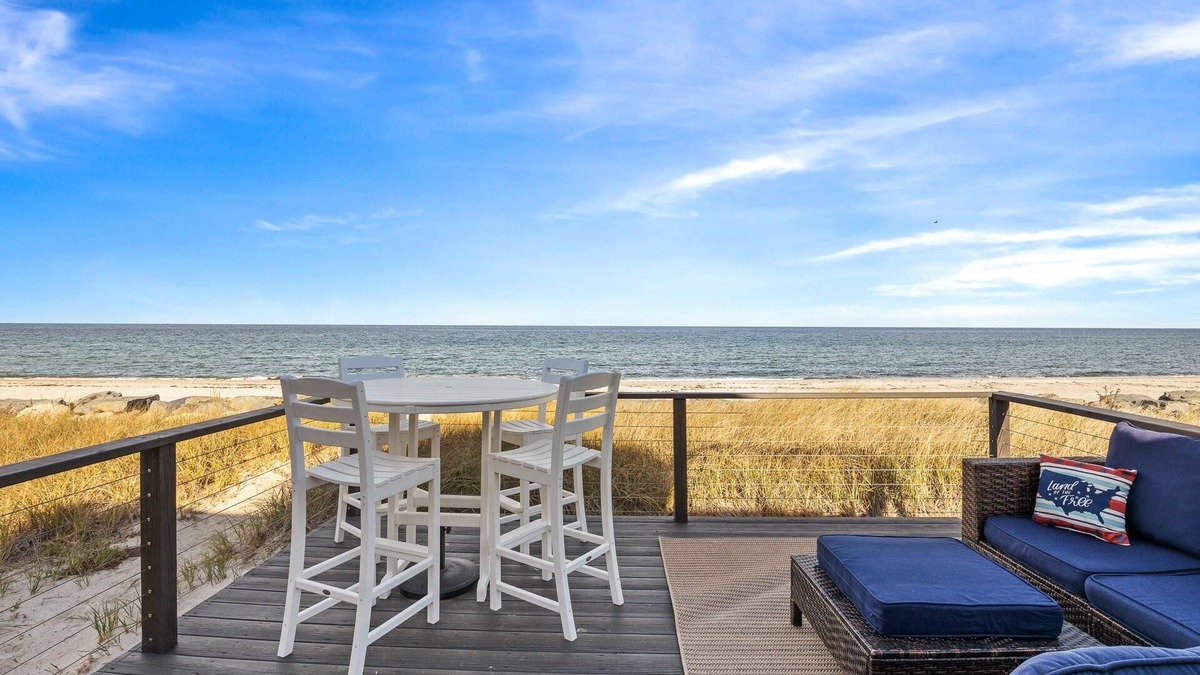 Plymouth House | Save 10% on Fall Stays - Book by Nov 21!