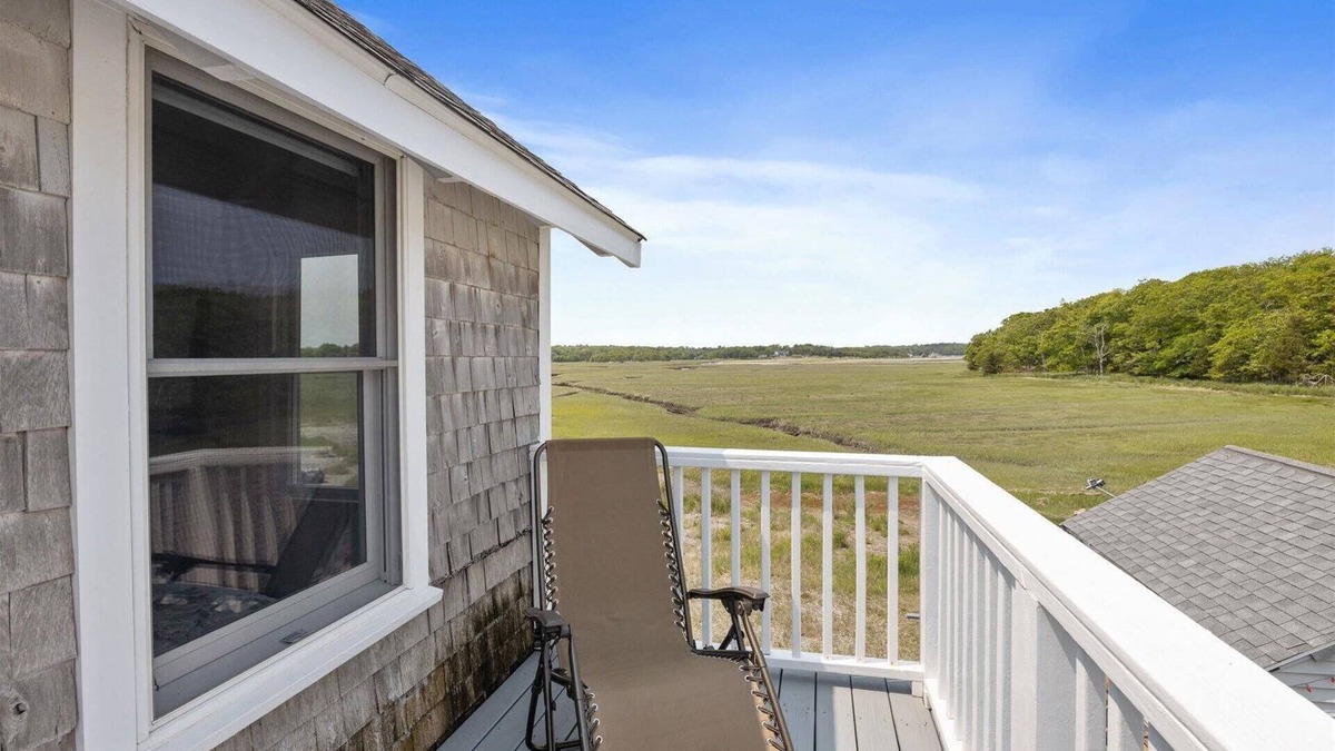 Minot House | Save 10% on Fall Stays - Book by Nov 21!