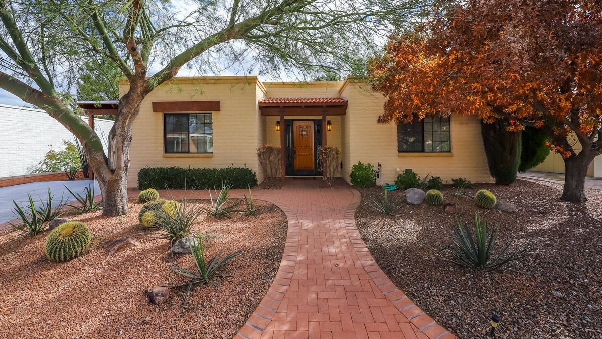 Green Valley Desert Meadows House | Save 15% off the one day rate when you book 28 days or more!