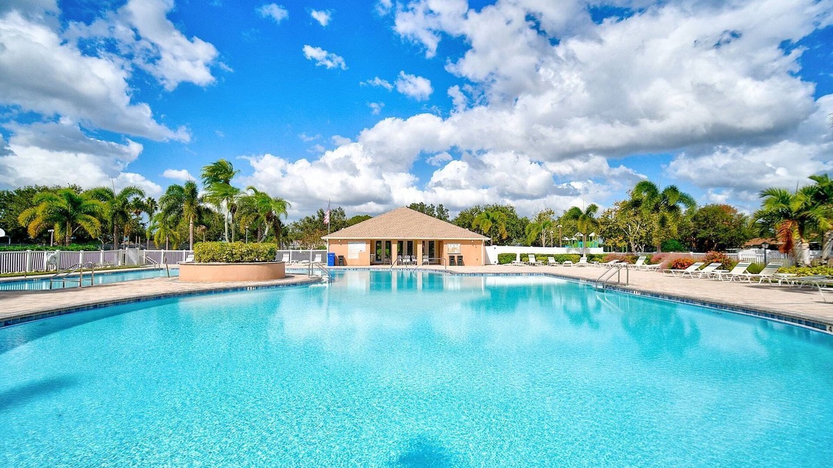 Sabal Harbour House | Save Big This Fall: 10% Off Until Nov 30!