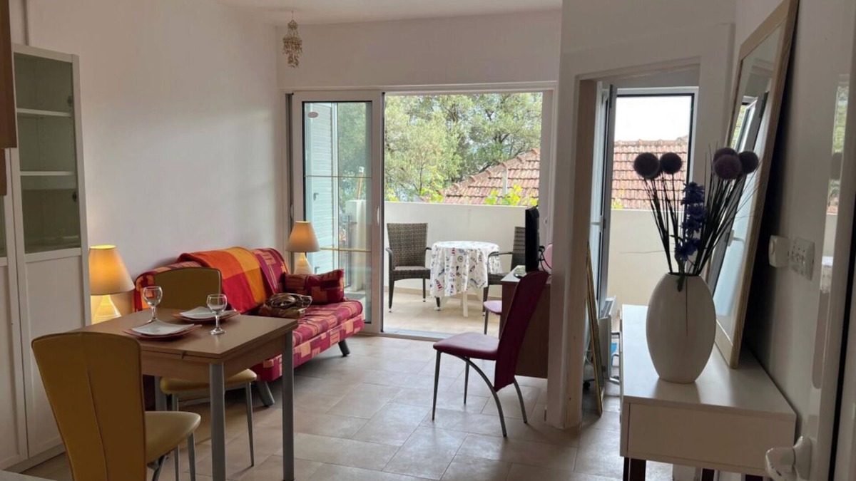 Topla Apartment | SAVINA Apartan 20 metara od mora stan za 3 osoben