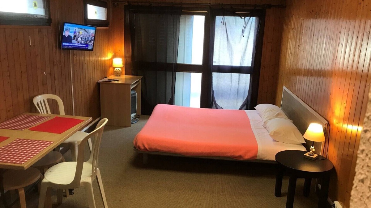 Saint-Julien-en-Genevois Hotel | SAVOIE HOTEL * * * AT THE GATES OF GENEVA