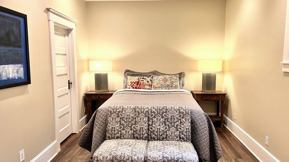 Willamette Heights Apartment | Savor all that Portland and Mother Nature have to offer at our lovely retreat!