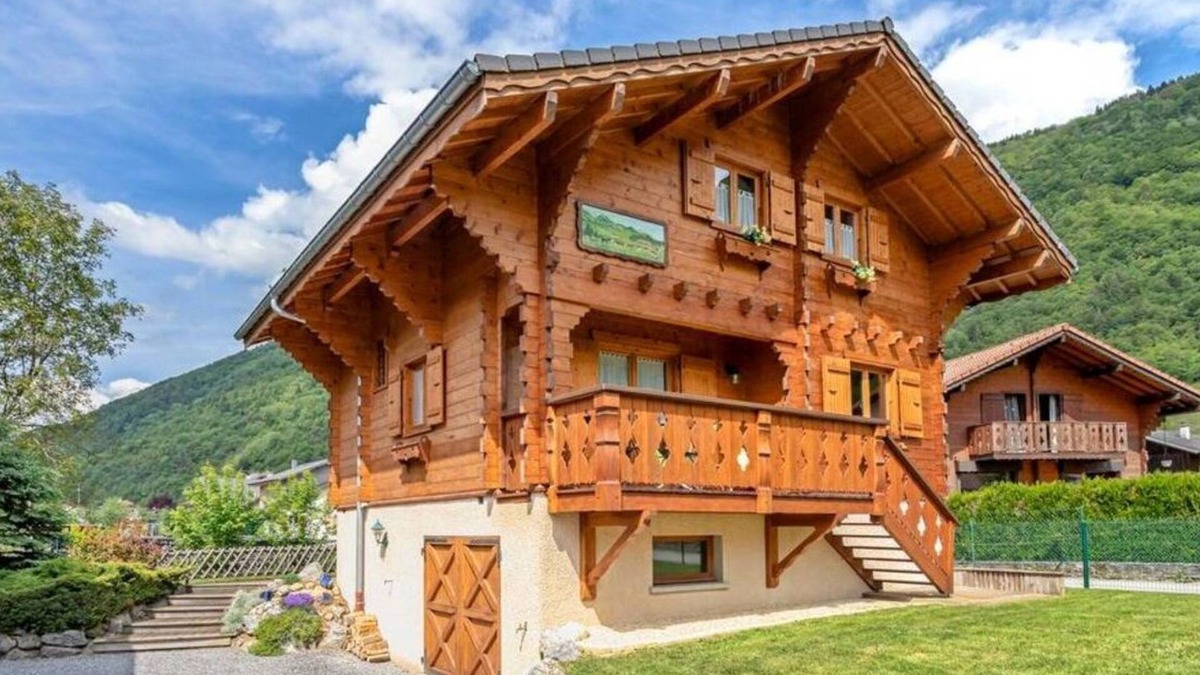 Marlens Ski Chalet | Savoyard Chalet – Stay Between Lake and Mountains