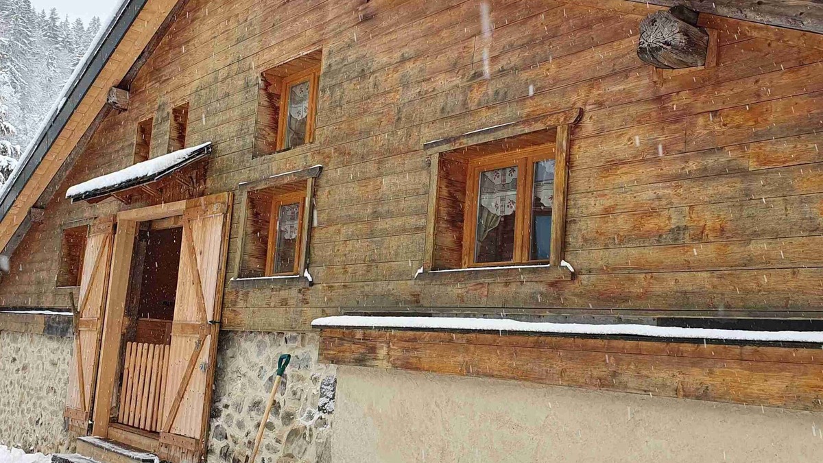 Araches-la-Frasse Ski Chalet | Savoyard farm renovated, authentic and warm. 150m2, cathedral ceilings