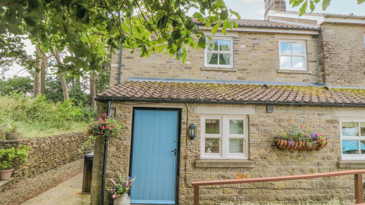 Potter Brompton Cottage | SAWDON HEIGHTS, family friendly, country holiday cottage in Sawdon