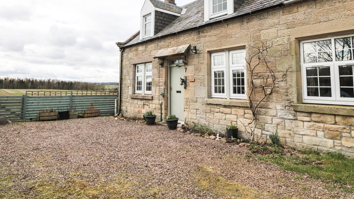 Coldstream Cottage | SAWERS REST, family friendly, with open fire in Coldstream