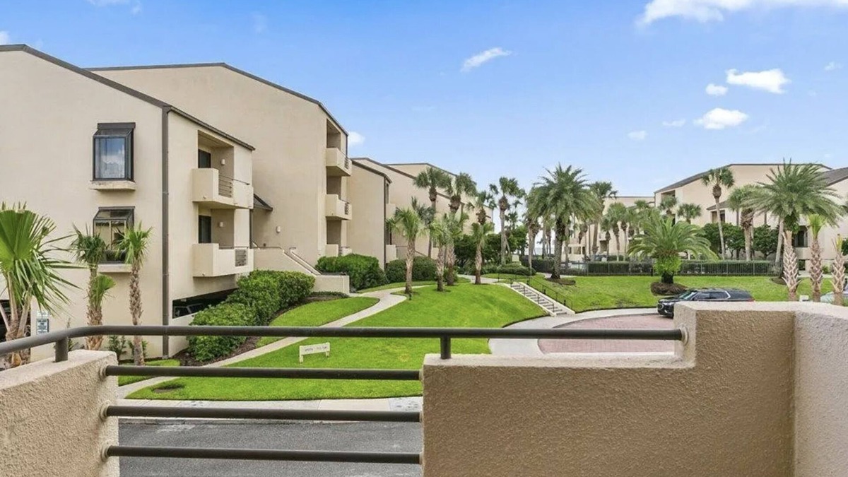 Sawgrass Condo | Sawgrass Beach Club Condo- 2 Bed/2.5 Bath condo w/private beach access, pool