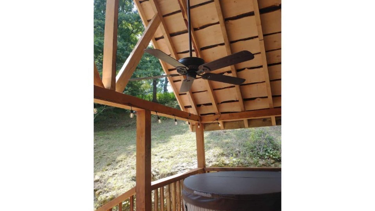 Keslers Cross Lanes Cabin | Sawmill Retreat located near Summersville Lake/Gauley River with hot tub