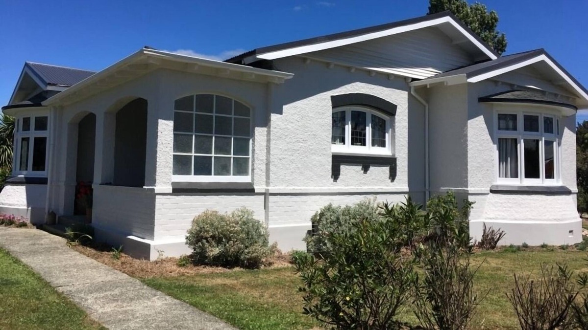 Tuatapere House | SawMillers Rest - 1920s Character Bungalow
