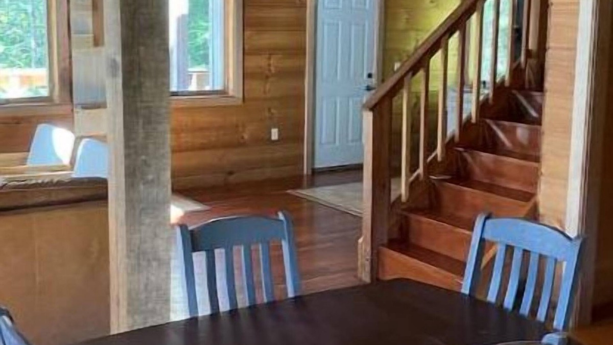 Nelsonville Cabin | Sawyer's Landing. Perfect for Hikers! Pet Friendly and very relaxing!