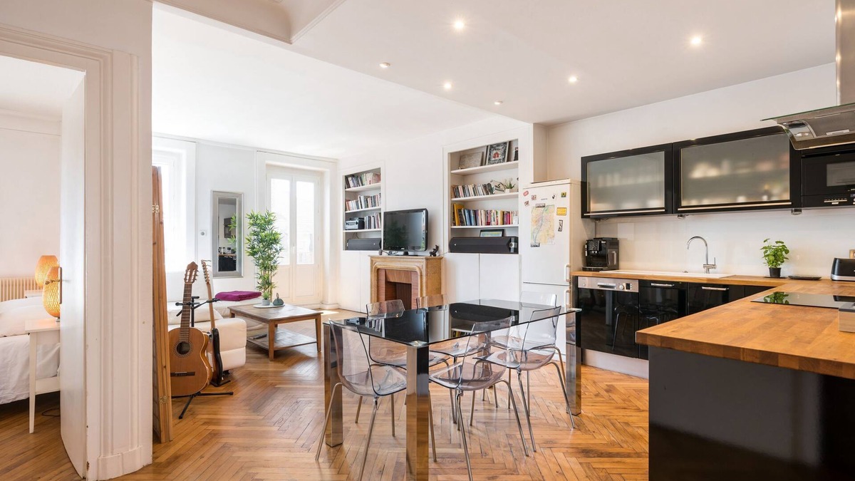 Voltaire - Saint Amour Apartment | ★ SAXE & THE CITY ★ 90m², 1 to 8, Balcony with Fourvière view, Central LYON ❤️