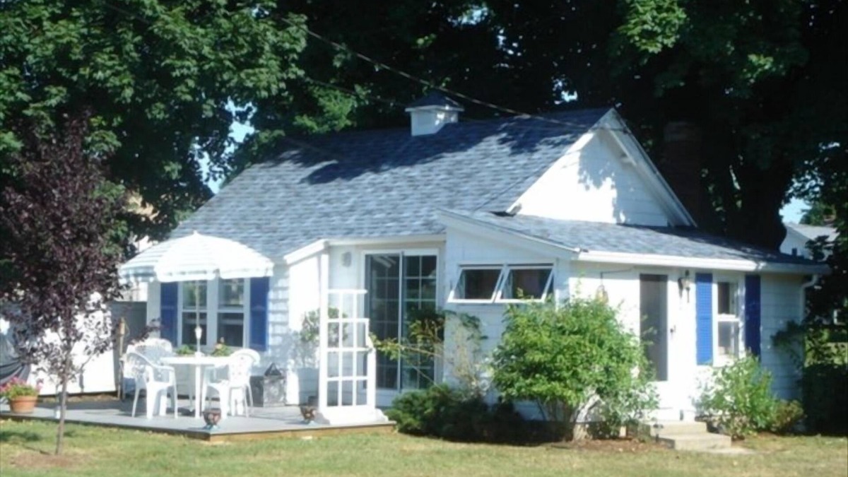 Old Saybrook Center Cottage | Saybrook Point Cottage - Charming and Private