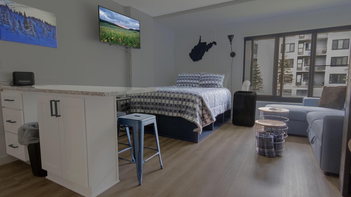 Snowshoe Condo | SC 2217: Cozy Winter Nest | Modern Studio with Fireplace & Easy Slope Access
