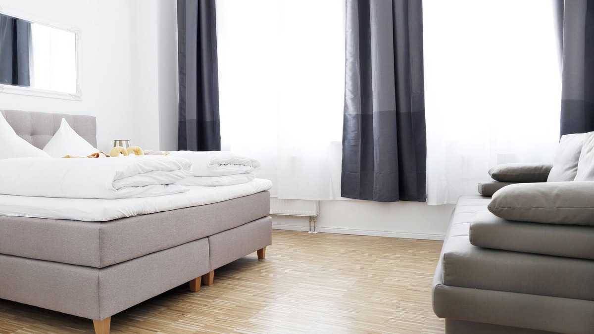 Charlottenburg Apartment | SC 4 box spring beds + 4 bedrooms + 2 bathrooms + 110 sqm + balcony + elevator
