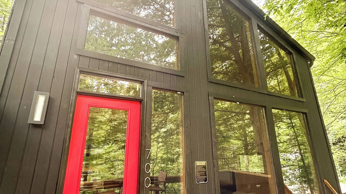 Stanton Cabin | Scandanavian Cabin-Hot Tub-EV Charger-Fire Pit-Close to All RRG Action