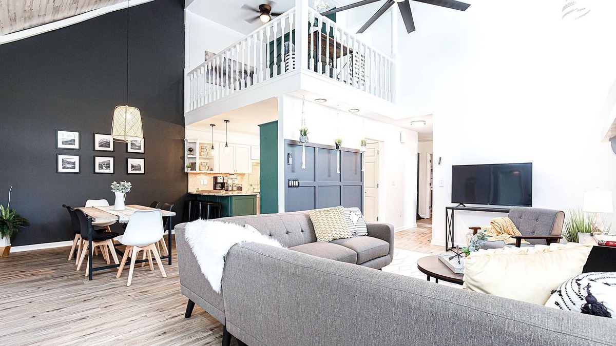 Town Center House | Scandi Chic-mins to KSU/DT, w/King, Pet friendly
