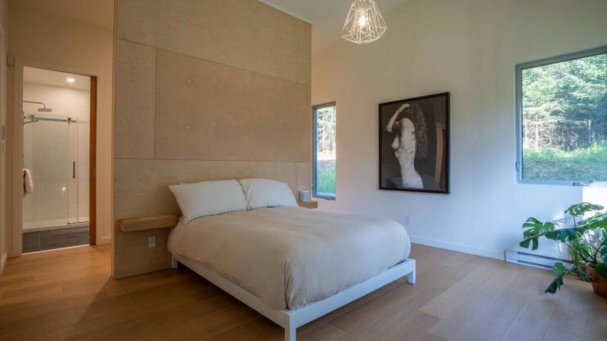 St-Adolphe-d'Howard Cabin | Scandinavian