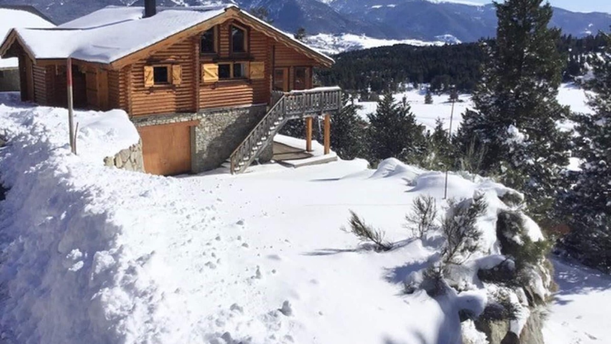 Bolquere Ski Chalet | SCANDINAVIAN CHALET ** ALASKAN ** STANDING