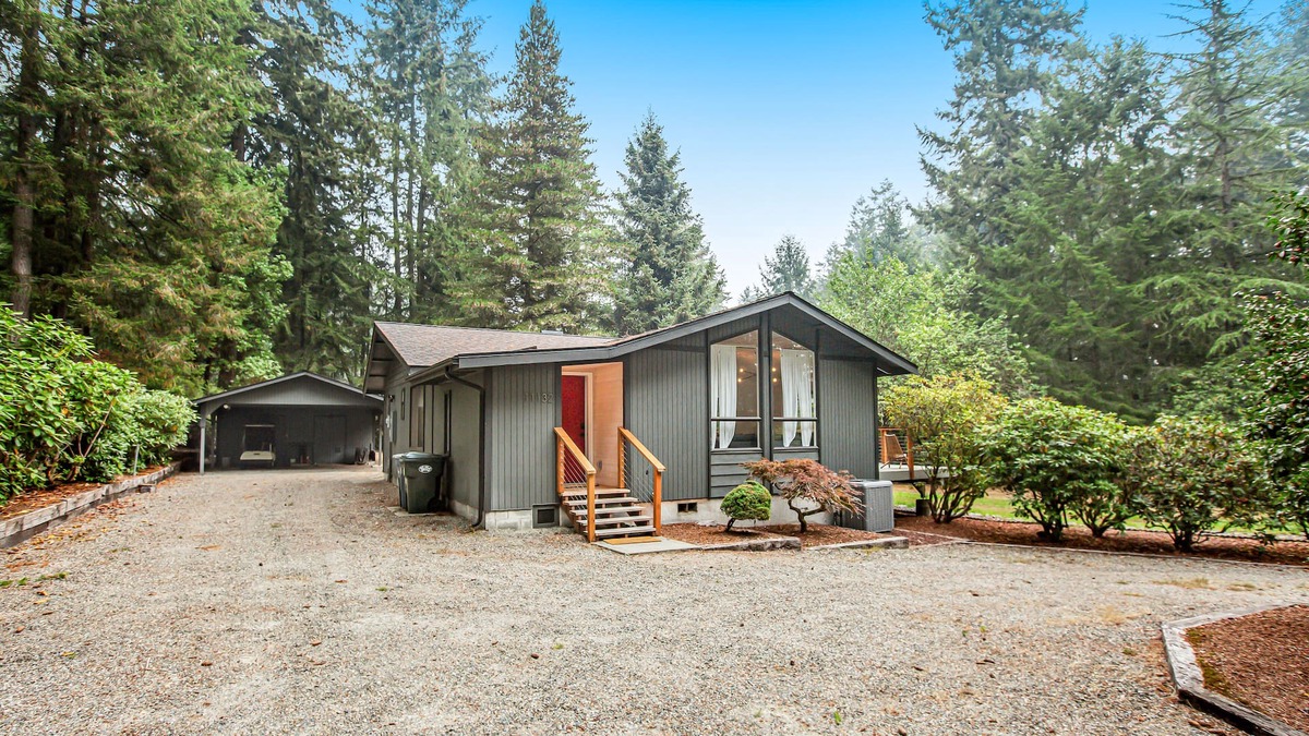 Anderson Island House | Scandinavian gem with large deck, AC, & Riviera Community Club access